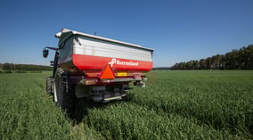 valtra-g5-series-g135-versu-fertilising-701A6343