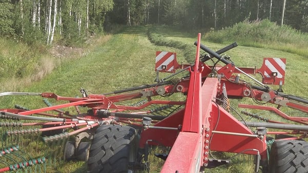 Kverneland 97150C hytistä Ajokaksikko
