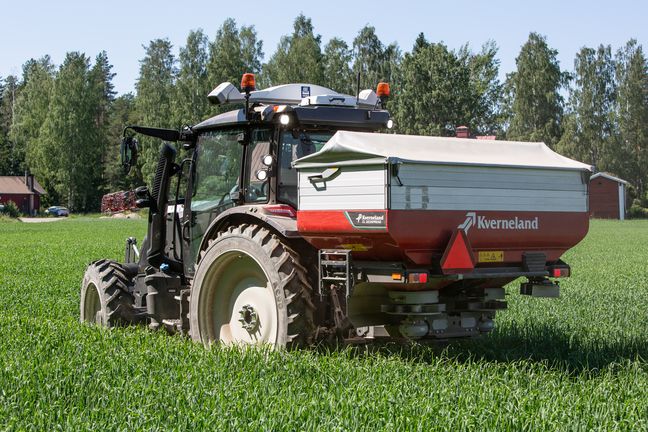 valtra-g5-series-g135-versu-fertilising-701A6285