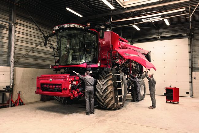 CaseIH_AxialFlow_leikkuupuimuri_huolto1